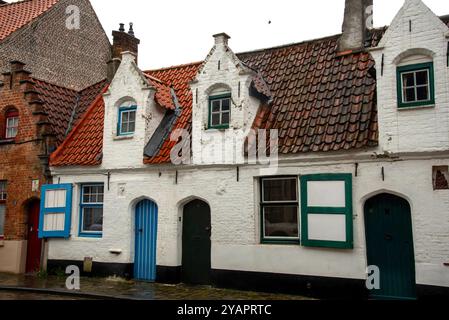 Godshuisenn oder Almshouses in der Westmeers Street in Brügge, Belgien. Stockfoto