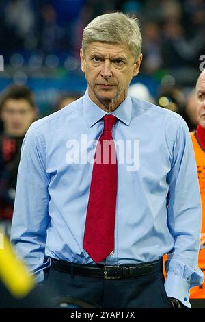 Gelsenkirchen, Deutschland. November 2012. ARCHIVFOTO: Arsene Wenger wird am 22. Oktober 2024 75 Jahre alt, Trainer Arsene WENGER (Arsenal) ist nachdenklich, Fußball Champions League, Spieltag der Vorrunde 4, FC Schalke 04 (GE) - FC Arsenal London (Arsenal) 2:2, am 6. November 2012 in Gelsenkirchen? Quelle: dpa/Alamy Live News Stockfoto