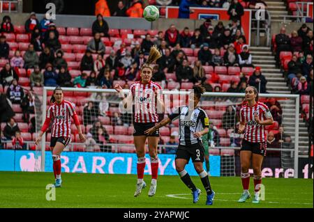 Sunderland Women Stürmer Emily Scarr trifft auf Newcastle United Women. Stockfoto