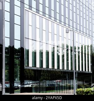 Das Cube-Gebäude, Regierungsbüros des North Northamptonshire Council, Corby, England. Stockfoto