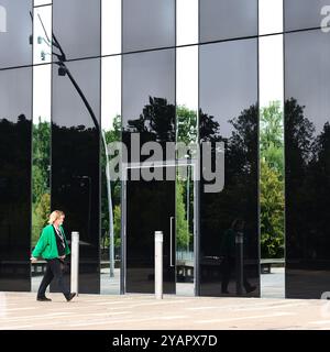 Das Cube-Gebäude, Regierungsbüros des North Northamptonshire Council, Corby, England. Stockfoto