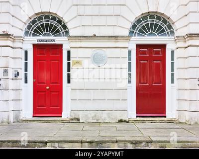 Gedenktafel an Robert Adam, Architekt, an einer Mauer am Boston House, Fitzroy Square, London, England. Stockfoto