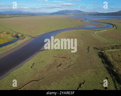 Aus der Vogelperspektive des Flusses Bladnoch, der sich in die Mündung der Wigtown Bay in der Nähe von Wigtown Schottland schlängelt – Foto Oktober 2024 Stockfoto