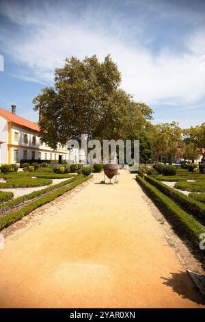 Garten im Werk Vista Alegre, Ilhavo, Aveiro, Portugal - August 2024 Stockfoto