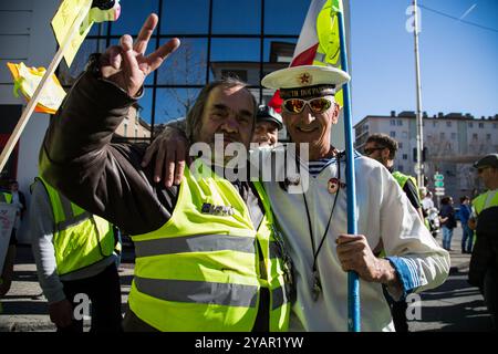 Die Demonstranten der Gelbwesten treffen sich in der französischen südöstlichen Stadt Sisteron und begeben sich dann in die Stadt Gap, um an der 15. Woche der Märsche teilzunehmen. Etwa 800 Demonstranten wurden in Gap demonstriert, während Tausende Demonstranten am Samstag in Paris und ganz Frankreich an Märschen teilnahmen. Die Gilet Jaunes-Proteste begannen im November letzten Jahres gegen die Erhöhung der Dieselsteuer, entwickelten sich aber allmählich zu einer großen Bewegung gegen die Wirtschaftspolitik und Reformen des französischen Präsidenten Macron Stockfoto