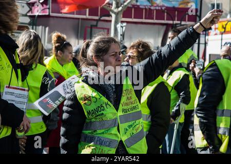 Die Demonstranten der Gelbwesten treffen sich in der französischen südöstlichen Stadt Sisteron und begeben sich dann in die Stadt Gap, um an der 15. Woche der Märsche teilzunehmen. Etwa 800 Demonstranten wurden in Gap demonstriert, während Tausende Demonstranten am Samstag in Paris und ganz Frankreich an Märschen teilnahmen. Die Gilet Jaunes-Proteste begannen im November letzten Jahres gegen die Erhöhung der Dieselsteuer, entwickelten sich aber allmählich zu einer großen Bewegung gegen die Wirtschaftspolitik und Reformen des französischen Präsidenten Macron Stockfoto