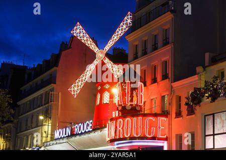 Paris, Frankreich. Oktober 2024. Das Kabarett Moulin Rouge am 11. Oktober 2024 in Pigalle, Paris, Frankreich. Quelle: Gerard Crossay/Alamy Stock Photo Stockfoto