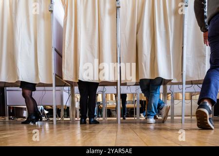 In Belgien sind die Wähler aufgerufen, Räte und Bürgermeister in ihren Städten zu wählen und die Provinzabgeordneten zu wählen. | EN Belgique, les électeurs Stockfoto