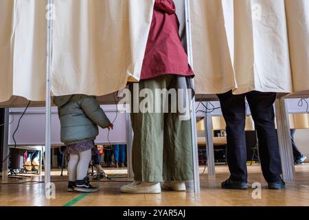 In Belgien sind die Wähler aufgerufen, Räte und Bürgermeister in ihren Städten zu wählen und die Provinzabgeordneten zu wählen. | EN Belgique, les électeurs Stockfoto