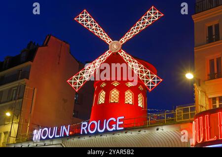 Paris, Frankreich. Oktober 2024. Das Kabarett Moulin Rouge am 11. Oktober 2024 in Pigalle, Paris, Frankreich. Quelle: Gerard Crossay/Alamy Stock Photo Stockfoto