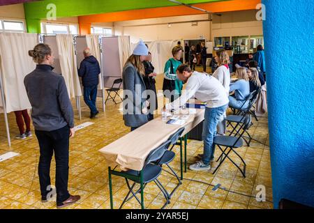 In Belgien sind die Wähler aufgerufen, Räte und Bürgermeister in ihren Städten zu wählen und die Provinzabgeordneten zu wählen. | EN Belgique, les électeurs Stockfoto