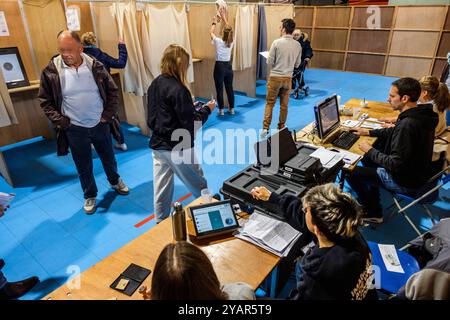 In Belgien sind die Wähler aufgerufen, Räte und Bürgermeister in ihren Städten zu wählen und die Provinzabgeordneten zu wählen. | EN Belgique, les électeurs Stockfoto