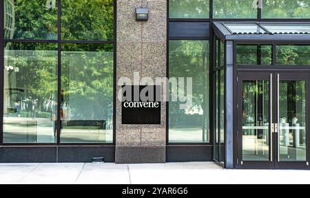 Convene, Premium-Büro- und Veranstaltungsfläche, Außenfassade und Firmenzeichen, New York City, New York, USA Stockfoto