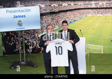 Madrid;Spanien 27.07.2014: James Rodriguez und Real Madrid Präsident Florentino Perez während seiner Präsentation als Real Madrid Spieler (Foto: Guillermo Stockfoto