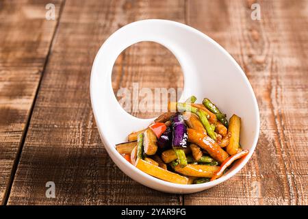 Gebratene （-）-Sojabohnenpaste, gebratene grüne-Bohnen und Aubergine Stockfoto