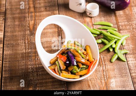 Gebratene （-）-Sojabohnenpaste, gebratene grüne-Bohnen und Aubergine Stockfoto