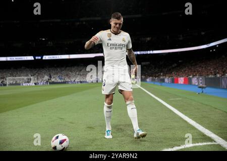 MADRID, SPANIEN - 11. NOVEMBER: Toni Kroos von Real Madrid während des Spiels der La Liga 2023/24 zwischen Real Madrid und Valencia im Santiago Bernabeu Stadion Stockfoto