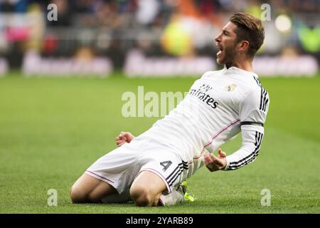 SPANIEN, Madrid: Der spanische Verteidiger Sergio Ramos von Real Madrid feiert während des Spiels der spanischen Liga 2014/15 zwischen Real Madrid und Real Soci ein Tor Stockfoto