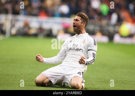 SPANIEN, Madrid: Der spanische Verteidiger Sergio Ramos von Real Madrid feiert während des Spiels der spanischen Liga 2014/15 zwischen Real Madrid und Real Soci ein Tor Stockfoto