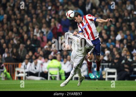 SPANIEN, Madrid: Real Madrids spanischer Verteidiger Sergio Ramos und Atletico de Madrids uruguayischer Verteidiger Diego Godin während des spanischen Königskalbs 2014/ Stockfoto