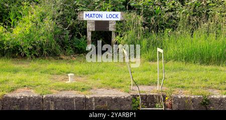 Maton Lock am Kennet und Avon Kanal in Devizes, Wiltshire, West Country, England, Großbritannien. Vom Juni 2024. Sommer Stockfoto