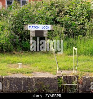 Maton Lock am Kennet und Avon Kanal in Devizes, Wiltshire, West Country, England, Großbritannien. Vom Juni 2024. Sommer Stockfoto