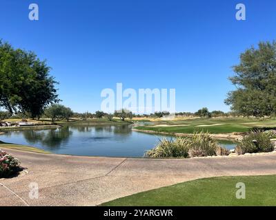 Scottsdale, USA. Oktober 2024. Der Grayhawk Golf Club in der Nähe von Scottsdale im US-Bundesstaat Arizona. Der US-Präsidentschaftskandidat Harris war hier im Wahlkampf. Die US-Präsidentschaftswahlen finden am 5. November 2024 statt. Quelle: Julia Naue/dpa/Alamy Live News Stockfoto