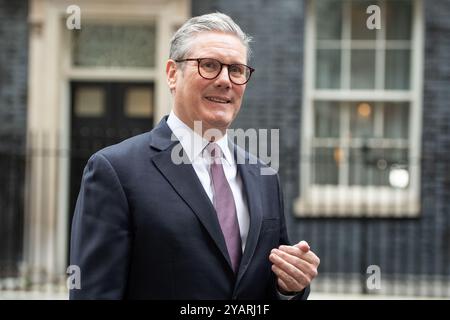 London, England, Großbritannien. Oktober 2024. Der britische Premierminister KEIR STARMER wird vor der Downing Street 10 interviewt. (Kreditbild: © Thomas Krych/ZUMA Press Wire) NUR REDAKTIONELLE VERWENDUNG! Nicht für kommerzielle ZWECKE! Stockfoto