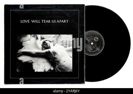 Bildcover und Vinyl-Aufnahme der 12-Zoll-Single von Love will Year US Apart von Joy Division, die 1980 veröffentlicht wurde Stockfoto