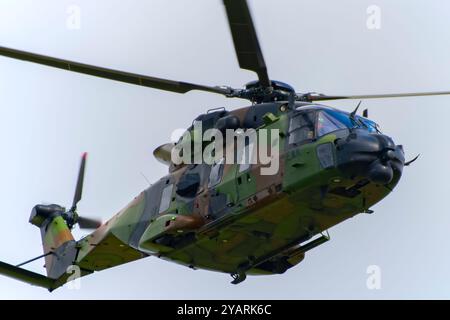 NH-90 Hubschrauber auf der Air Legend Air Show 2024 in Melun, Frankreich Stockfoto