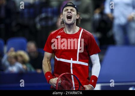 Antwerpen, Belgien. Oktober 2024. Der belgische Zizou Bergs feiert nach dem Sieg eines Tennisspiels in der Runde von 32 des Einzelwettbewerbs beim ATP European Open Tennis Turnier in Antwerpen am Dienstag, den 15. Oktober 2024. BELGA FOTO DAVID PINTENS Credit: Belga News Agency/Alamy Live News Stockfoto