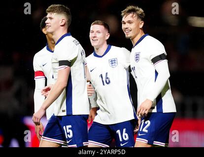 Die Englands Callum Doyle (rechts) feiert das zweite Tor ihrer Mannschaft während des Qualifikationsspiels der Gruppe F zur UEFA Euro-U21-Meisterschaft in Ashton Gate, Bristol. Bilddatum: Dienstag, 15. Oktober 2024. Stockfoto