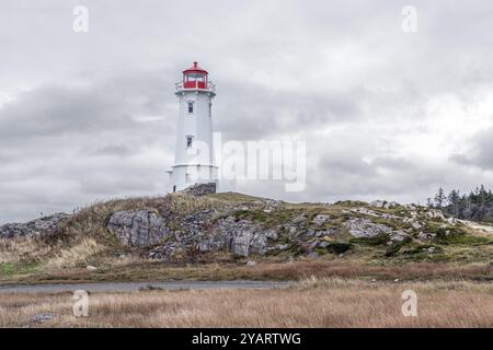 Der Leuchtturm in Louisbourg Cape Breton Island Nova Scotia ist der vierte in einer Reihe von Leuchttürmen, die auf dem Gelände gebaut wurden, der früheste Bau Stockfoto