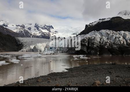 Landschaftsbild auf Island, Svinafellsjokull, Gletscherseen Stockfoto