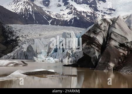 Landschaftsbild auf Island, Svinafellsjokull, Gletscherseen Stockfoto