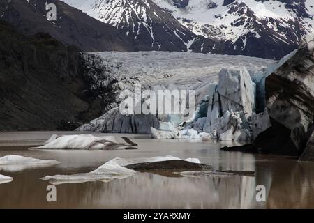 Landschaftsbild auf Island, Svinafellsjokull, Gletscherseen Stockfoto