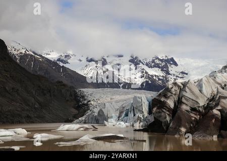 Landschaftsbild auf Island, Svinafellsjokull, Gletscherseen Stockfoto