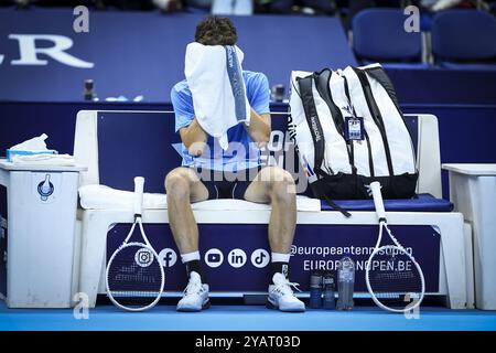 Antwerpen, Belgien. Oktober 2024. Der belgische Alexander Blockx sieht während eines Tennisspiels in der Runde von 32 des Einzelwettbewerbs beim ATP European Open Tennis Turnier in Antwerpen am Dienstag, den 15. Oktober 2024, aus. BELGA FOTO DAVID PINTENS Credit: Belga News Agency/Alamy Live News Stockfoto