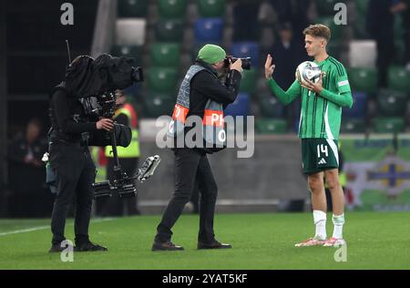 Der nordirische Isaac Price feiert seinen Hattrick mit dem Match nach dem Gruppenspiel der UEFA Nations League in Windsor Park, Belfast. Bilddatum: Dienstag, 15. Oktober 2024. Stockfoto