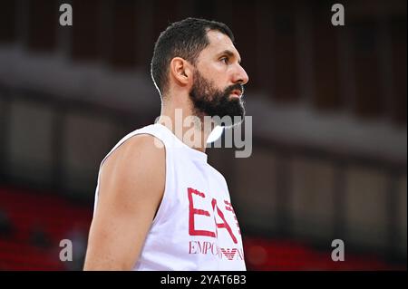 33 Nikola Mirotic von EA7 Emporio Armani Mailand spielt während des dritten Runde-Spiels zwischen Olympiacos Piräus und EA7 Emporio Armani Mailand am 15. Oktober 2024 im Friedens- und Freundschaftsstadion in Piräus, Griechenland. Stockfoto