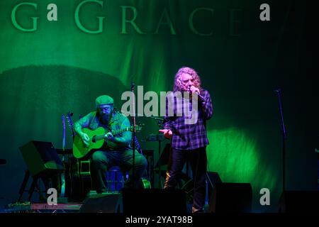 Robert Plant spielt live mit Suzi Dian The Saving Grace Tour in Turin, Italien Stockfoto