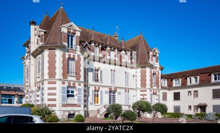 Cabourg, Colleville-sur-Mer, Frankreich, Klassische Architektur eines Hotels in Cabourg, nur Redaktion. Stockfoto