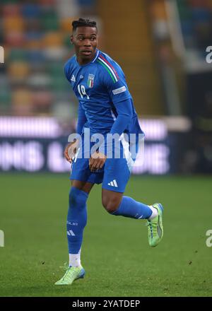 Udine, Italien. Oktober 2024. Destiny Udogie von Italien während des Spiels der UEFA Nations League im Stadio Friaul, Udine. Der Bildnachweis sollte lauten: Jonathan Moscrop/Sportimage Credit: Sportimage Ltd/Alamy Live News Stockfoto