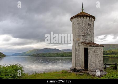 Pepperpot-Leuchtturm auf Loch Lochy Stockfoto