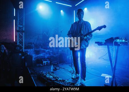 Sydregote, Färöer. Juli 2024. Das norwegische Duo Aiming for Enrike gibt ein Live-Konzert während des färöischen Musikfestivals G Festival 2024 in Sydregote. Stockfoto