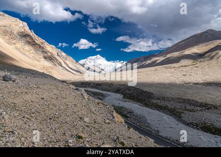 Der Mount Everest vom North Base Camp liegt in Tibet auf 5.150 Metern. Mt. Der Everest ist von der Aussichtsplattform aus deutlich zu sehen und er ist herrlich Stockfoto