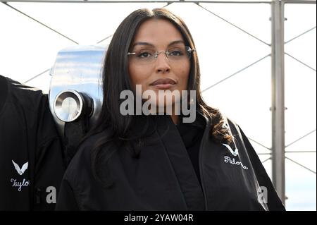 New York, USA. Oktober 2024. Model Paloma Elsesser besucht das Empire State Building anlässlich der Rückkehr von Victoria's Secret Fashion Show, New York, NY, Oktober 2024. (Foto: Anthony Behar/SIPA USA) Credit: SIPA USA/Alamy Live News Stockfoto