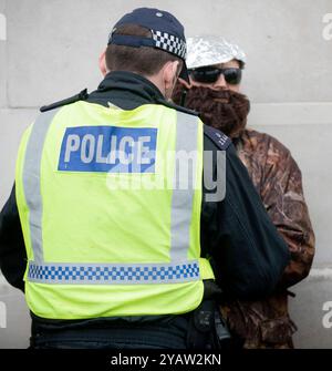 Die Polizei verhaftet am Anti-Lockdown-Protest Trafalgar Square, London, 24. oktober 2020 Foto von Brian Jordan Stockfoto