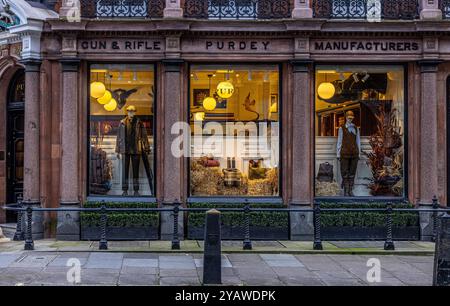 Außenansicht des James Purdey & Sons Gun Shop, Mayfair, London, England Stockfoto