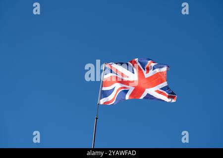 Union Jack Flag, Union Flag, die Flagge des Vereinigten Königreichs winkt im Wind Stockfoto